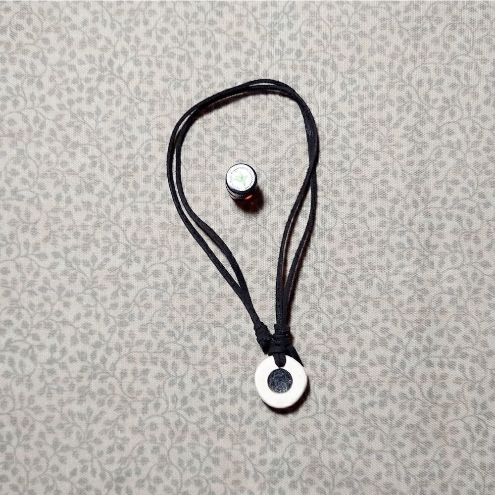 Skeleton Diffuser Pendant   - Picture 3 of 6
